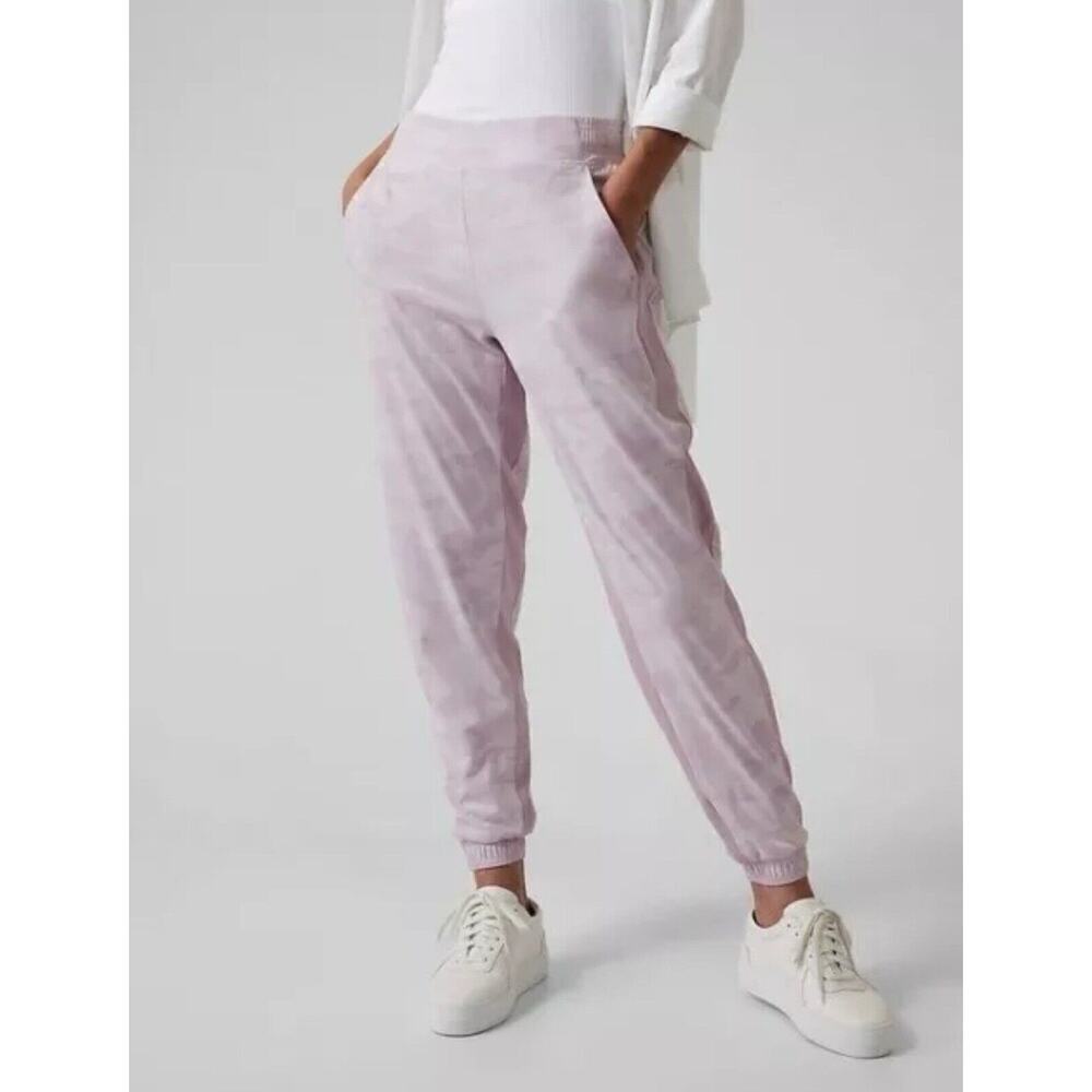 ATHLETA Brooklyn Lined Camo Athletic Pull Ankle Jogger in Shasta Purple Sz 4 EUC